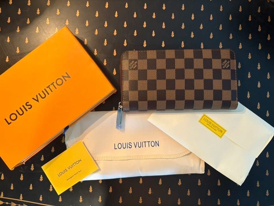 Louis Vuitton Damier Ebene Poppy Zip Wallet