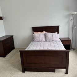 Full Bedroom Set, Trundle & Mattresses