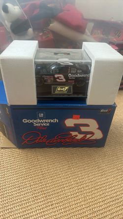 Dale Earnhardt #3 GM Goodwrench Service Plus Revell Collection Car 1:24 Scale