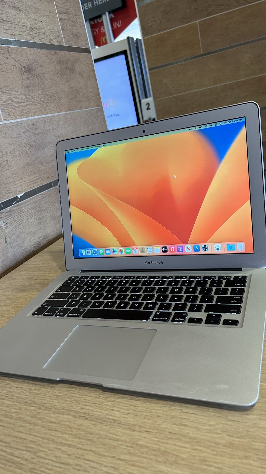 Apple MacBook Air 13” i5/4GB/266GB SSD $180