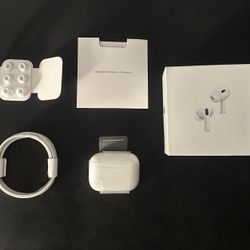 Apple AirPods Pro 2nd Generation with MagSafe Wireless Charging Case (USB‑C)