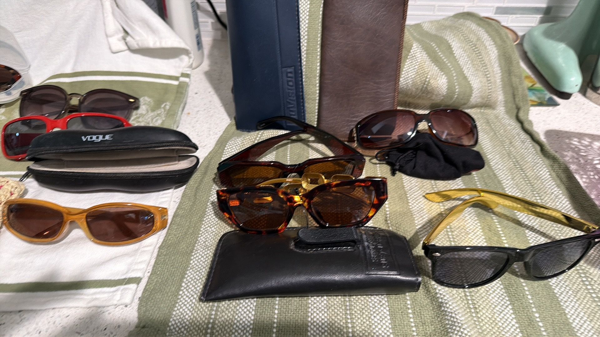 lot of women fashion sun glasses non prescription 