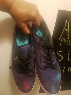 yes there available mens vans in great con, wmns sz10 tye dye vans