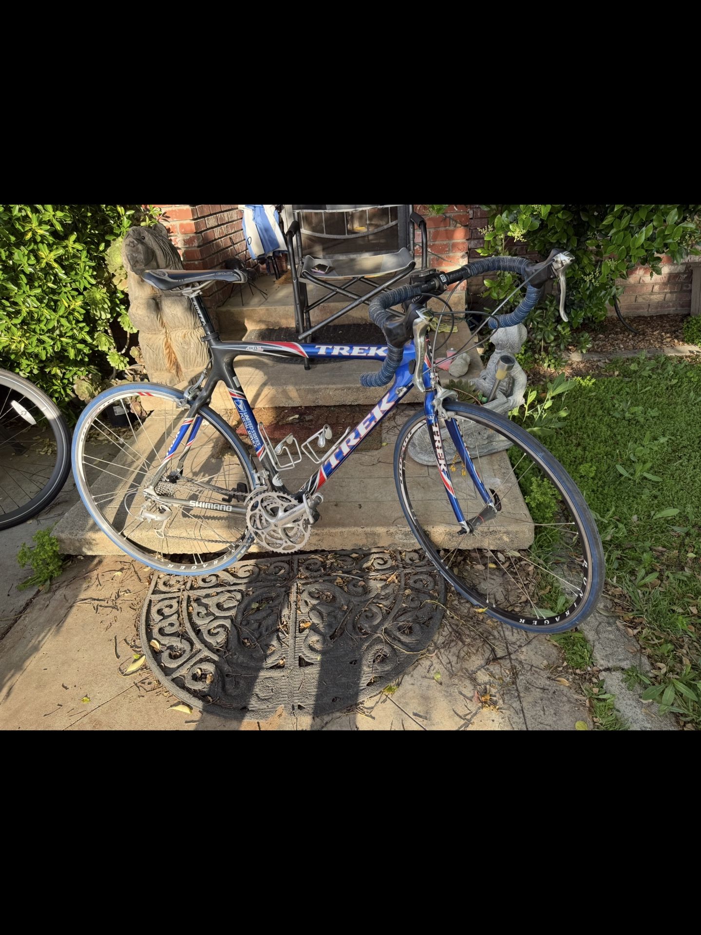 Trek 5200 Road Bike Lightweight, Carbon, Fiber, Frame, Shimano Components In Really Good Shape