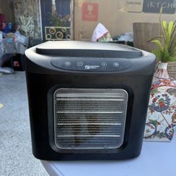 Dehydrator