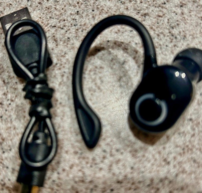 Single Ear Bluetooth Headphone For use iphone and android