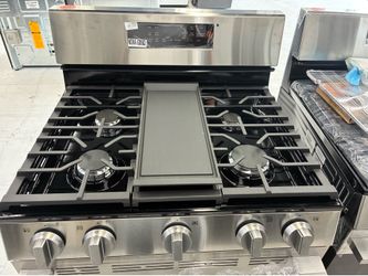 😎🌞GREAT SUMMER DEAL SAVE $800 OFF MSRP on a Gas Range Stove