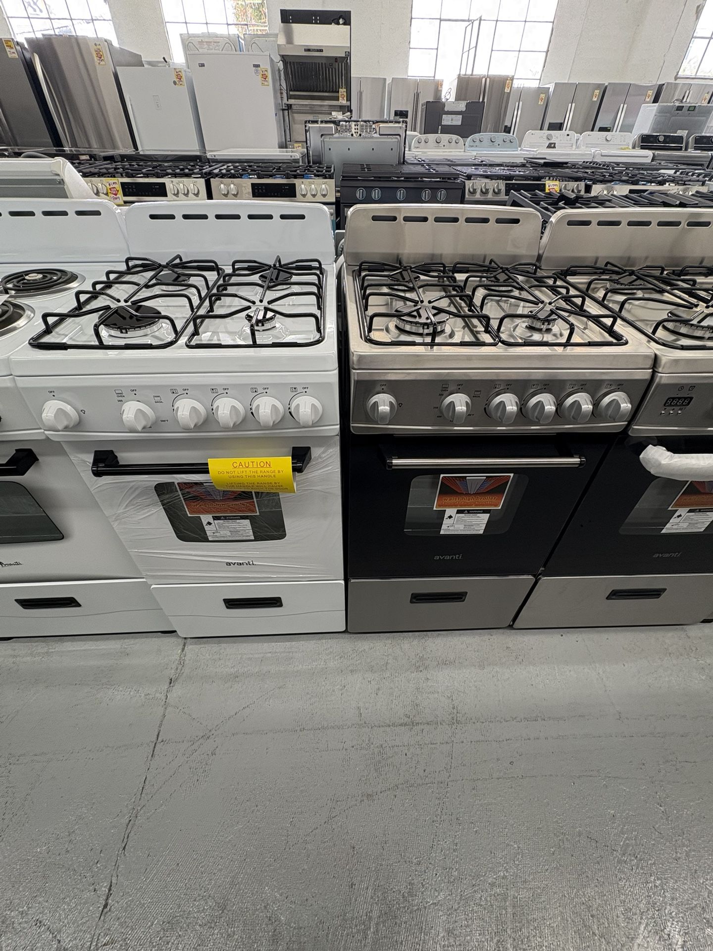 AVANTI 20” Stove Gas White