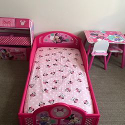 Girls Minnie Mouse Bed Set