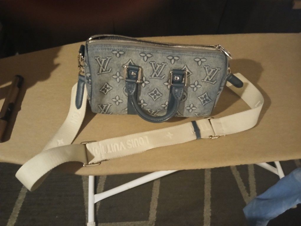 Louis Vuitton Keepall Bandouliere 25 Monogram Washed Denim Canvas M22762 100% Autentic