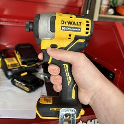 Dewalt Atomic Impact And Drill Set 