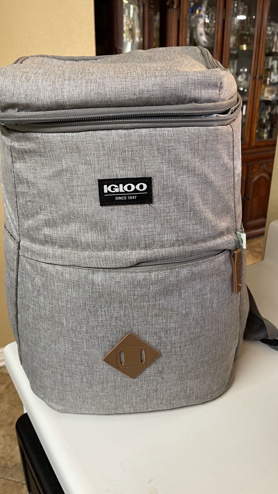 IGLOO Heritage Backpack 10.5qt Cooler in Heather Grey