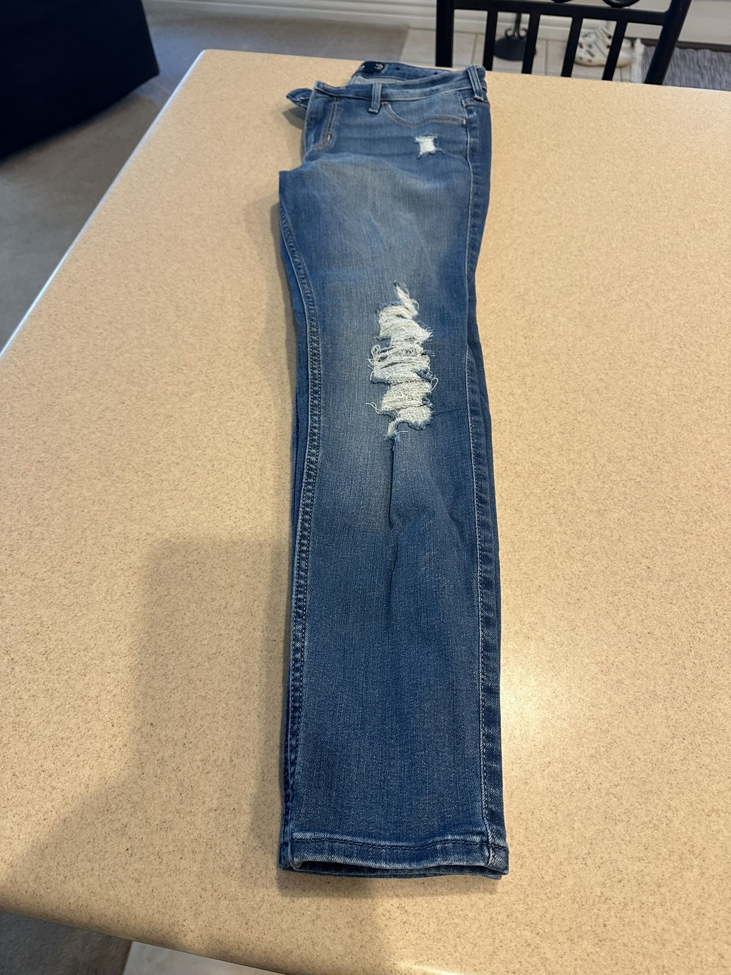 Jeans- Hollister - Size 9 W28  L27 Stretchy 