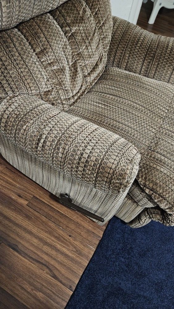 Recliner Good Condition