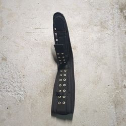 Adjustable bench press belt