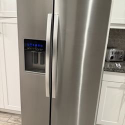 Whirlpool Fridge 28 Cu Ft
