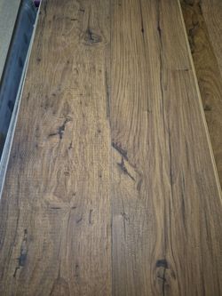 STAINMASTER PetProtect Beckett Ridge Chestnut 12-mm T x 7-1/2-in W x 47-1/4-in L Waterproof Laminate Wood Flooring ( 22.09-sq ft / Carton )
