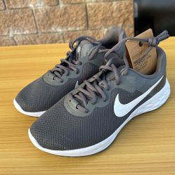 Gray Nike Tennis Shoes 