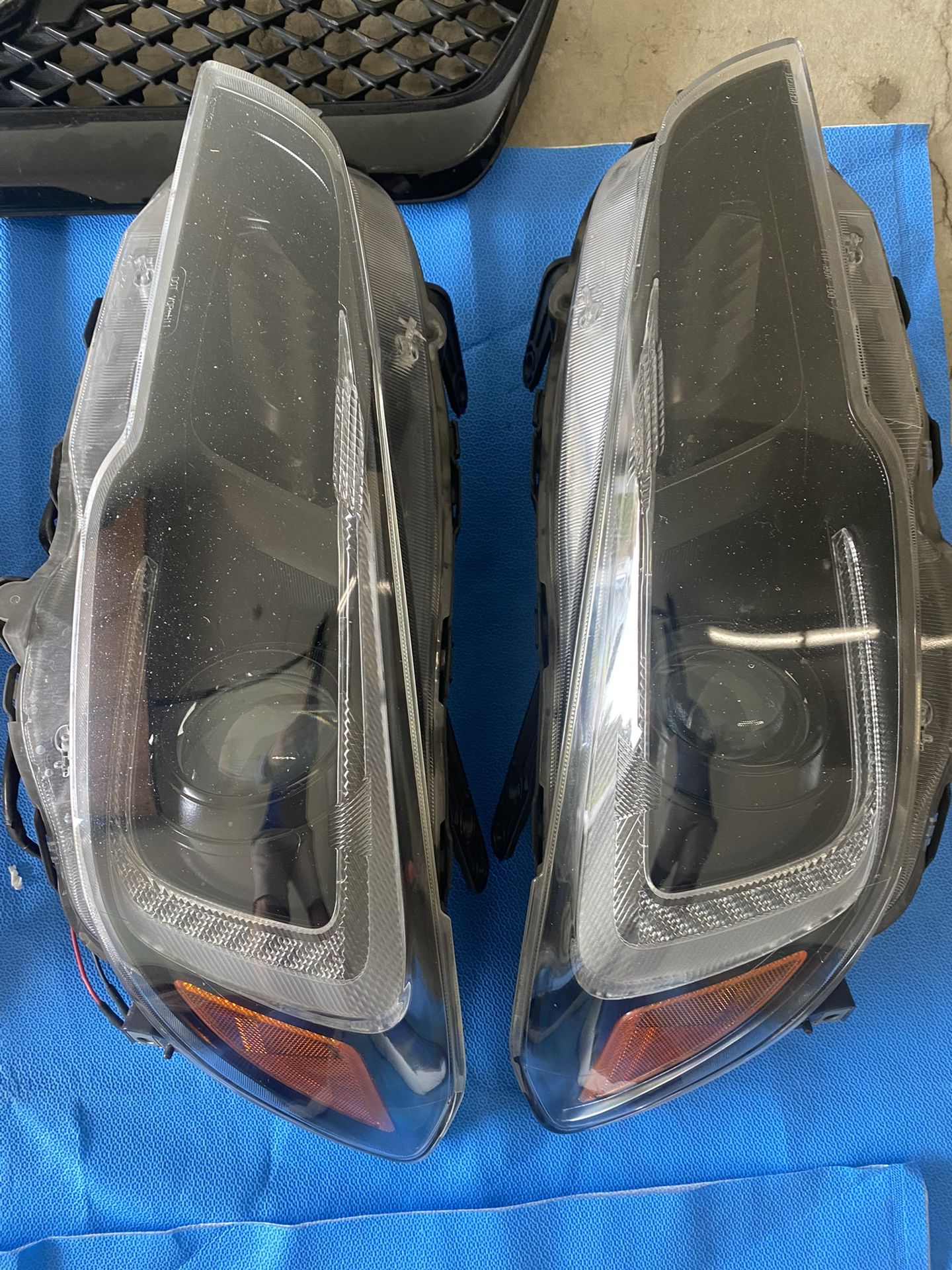 2017 Subaru WRX  OEM Headlights 