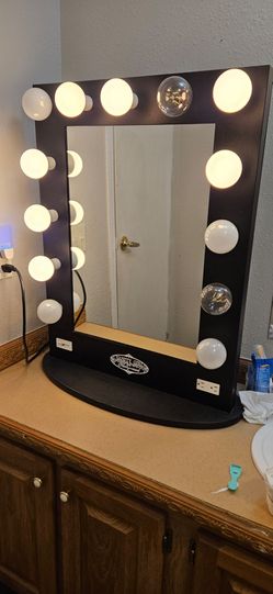 Hollywood Vanity Girl  Makeup Mirror