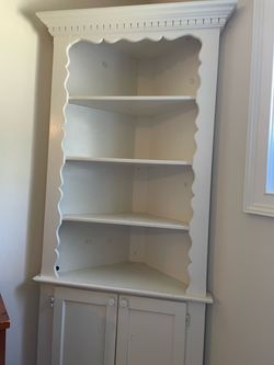 Corner cabinet