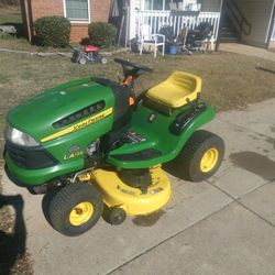 John Deere Riding Mower LA 125