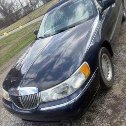 2001 Lincoln Town Car