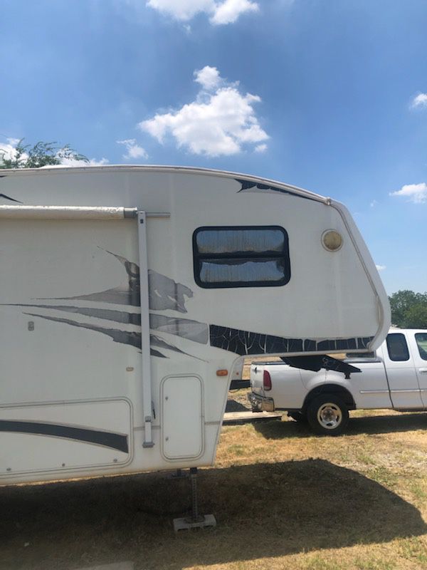 5th wheel RV, 2 bedroom and pop ups. $8,500- Negotiable 