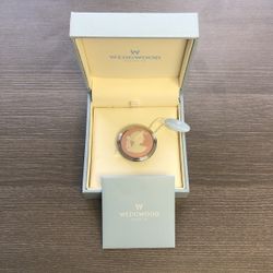 new never worn Wedgewood England pin brooch in original display box. Very nice gift idea