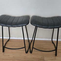 2 Stools 