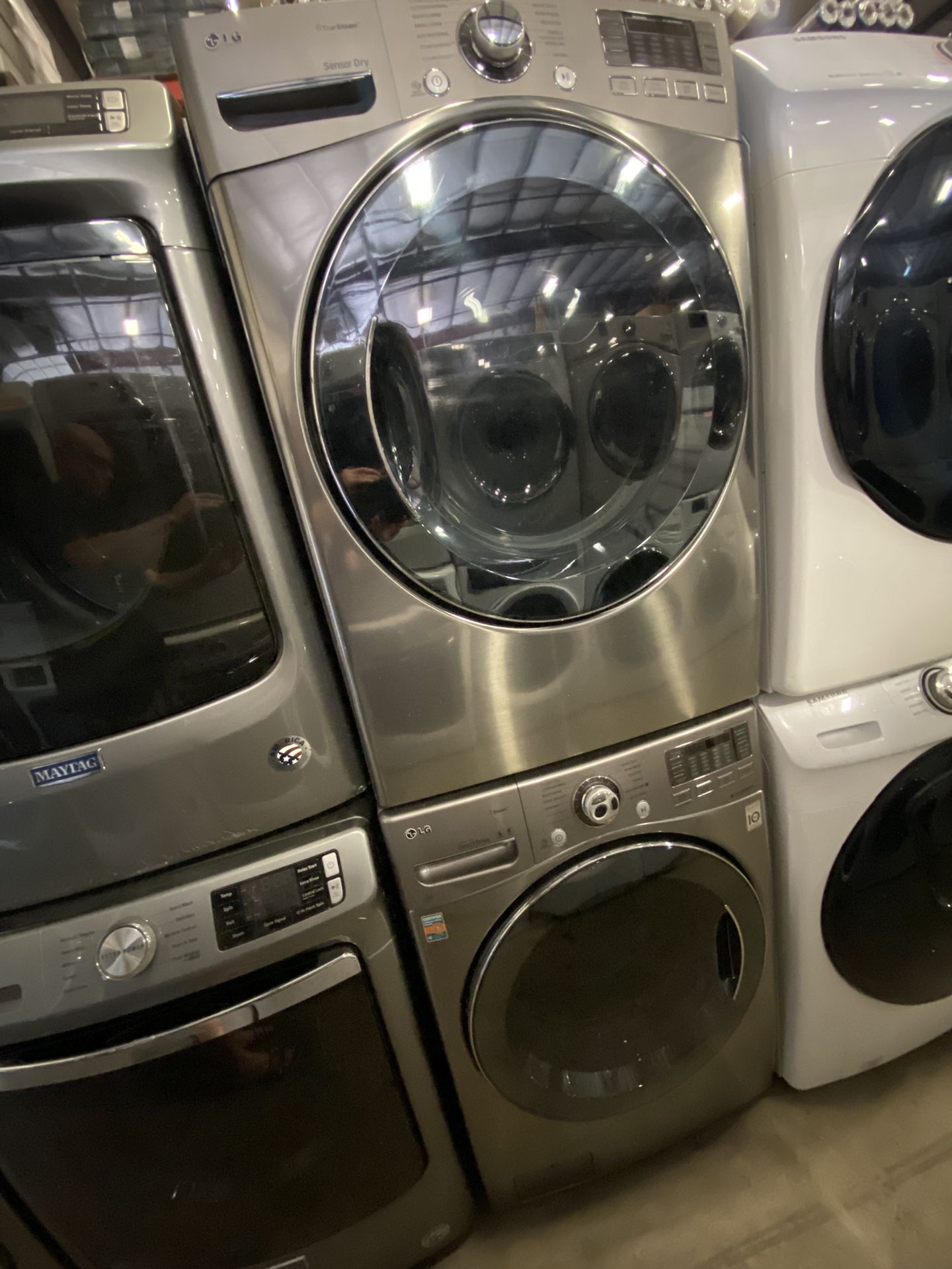 LG XL CAPACITY WASHER AND DRYER ELECTRIC SET