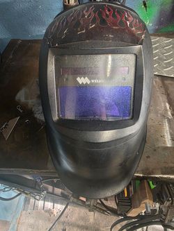 Welding helmet