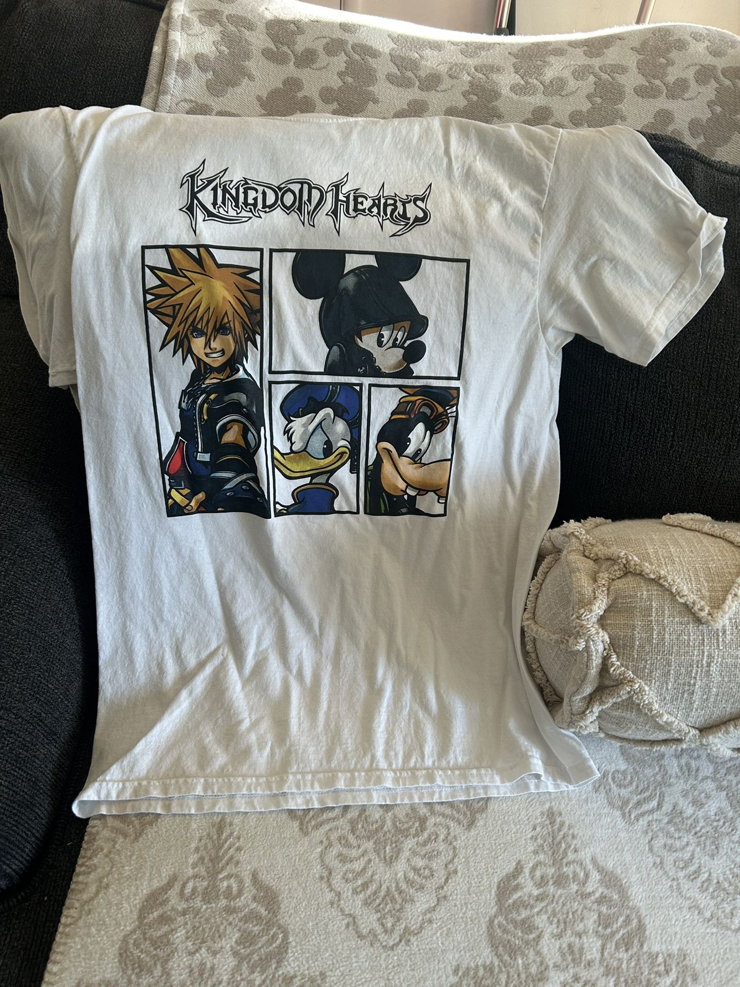 Graphic T -shirts And Sweatshirts