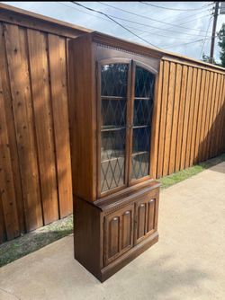 Ethan Allen curio cabinet