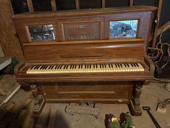 James & Holstrom 1886 Antique Piano
