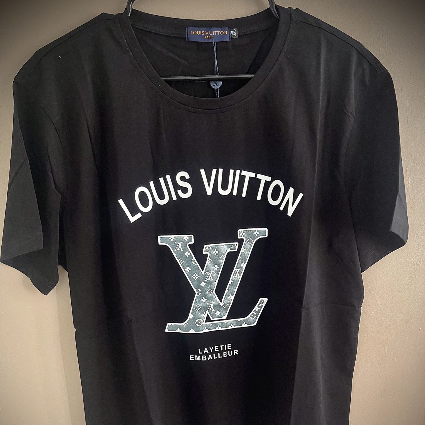 New Louis Vuitton Red Monogram Bandana Short-Sleeved Shirt (Size: Medium)  for Sale in Valley Stream, NY - OfferUp