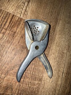 Vintage Irvin Wake Lemon Citrus Juicer Squeezer Aluminum Made in USA Hand Press