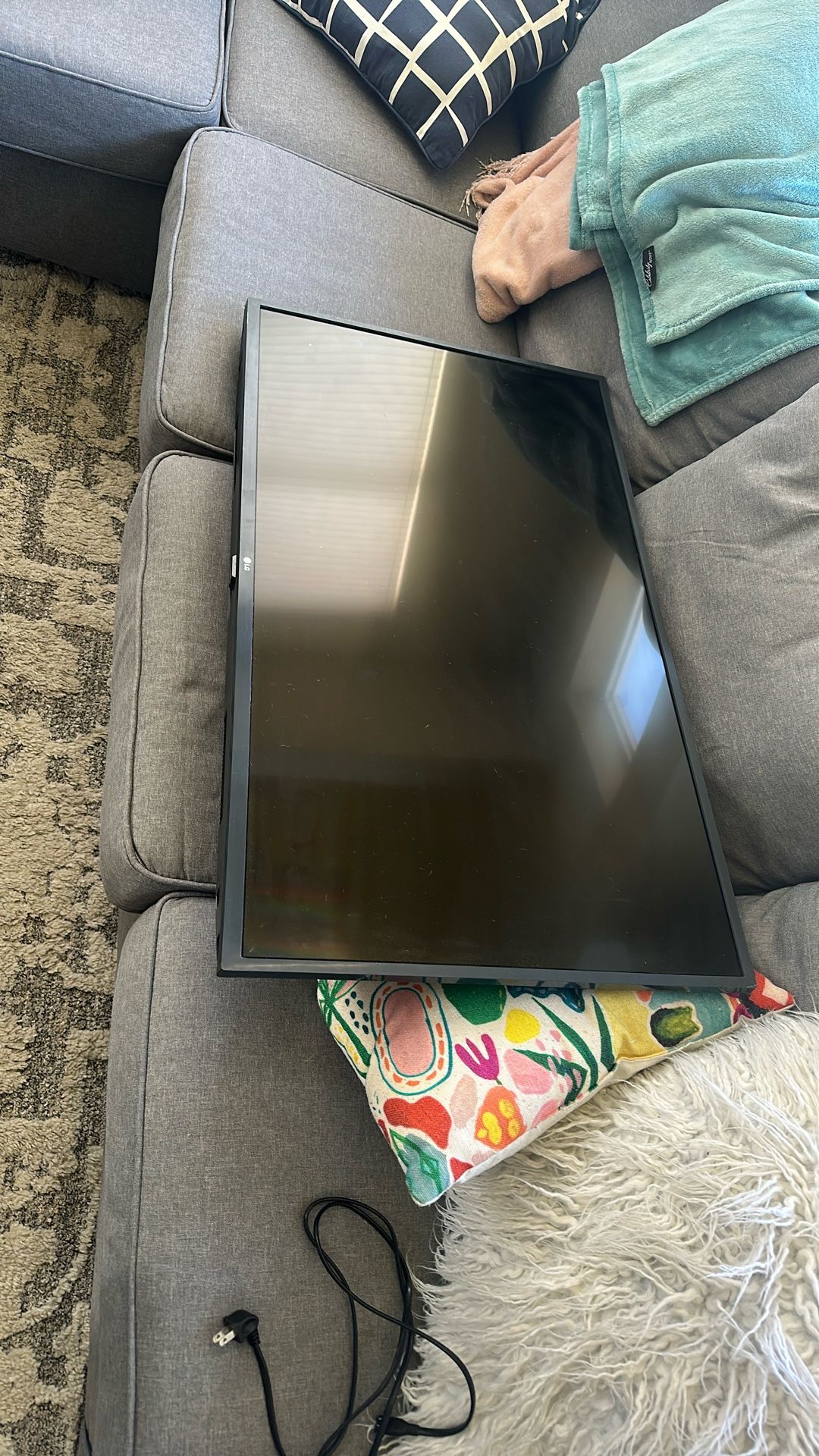 45” 4k LG Smart TV