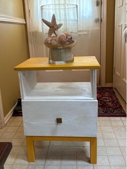 Distressed Tarva pinewood side table