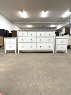 Tons of Storage! Large White 8 Drawer Dresser & 2 Matching Nightstands