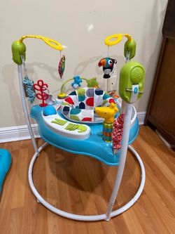 Baby bouncer lights up