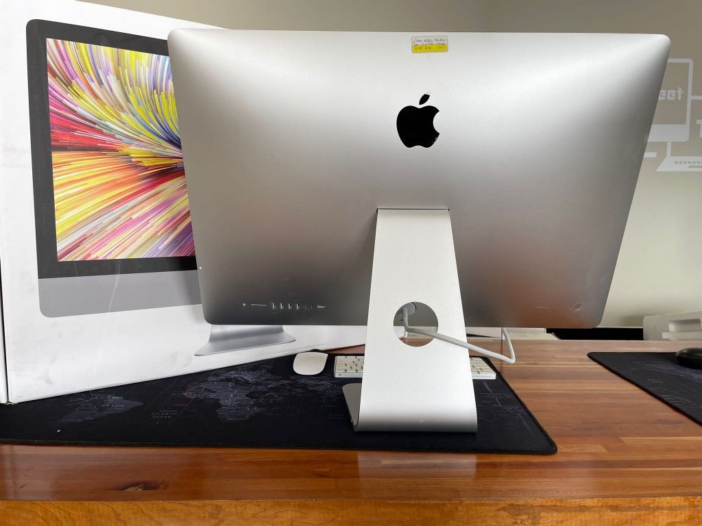 Apple iMac 27” 2020 10 Core i9 AMD RADEON PRO 5700 XT 16GB VRAM