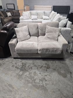 Lee Loveseat