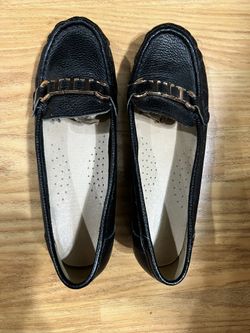 Leather Loafer ( Woman, Size 6.5)