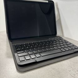 Apple IPad Air 5th Gen WITH Apple Pencil And Keyboard Case 