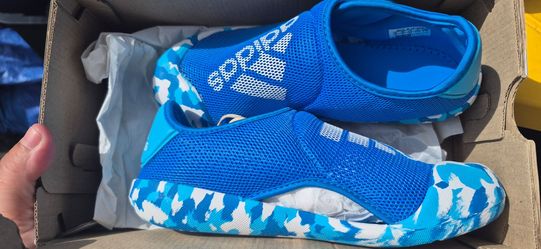 New boys Sandals  size 2