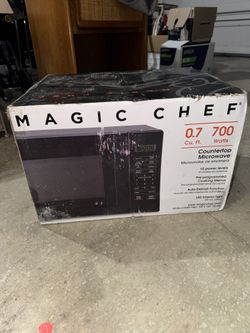 MAGIC CHEF 0.7 Cu. Ft. 700 Watts