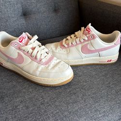 MENS 11 NIKE AIR FORCE 1 VALENTINE