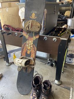 DC Snow boots And Snowboard