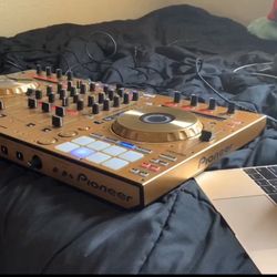 LIMITED EDITION Pioneer DDJ SX n Gold Color 8/10 Condition Original Box Included. 